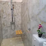 Villa Deluxe Center Independent House -5 Min By Walk From #house With Garden's Tent ,2 Bedrooms And Living With Equiped Kitchen&comfort Included Burgaz