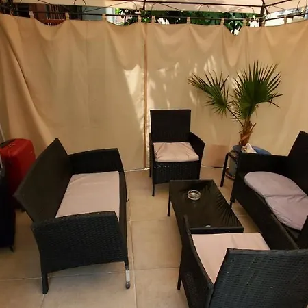 2 Bedroom House In Downtown With Garden Next To The Beach,sea Garden 5 Min By Walk *
