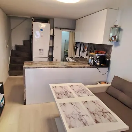 2 Bedroom House In Downtown With Garden Next To The Beach,sea Garden 5 Min By Walk *