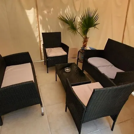 2 Bedroom House In Downtown With Garden Next To The Beach,sea Garden 5 Min By Walk Villa *