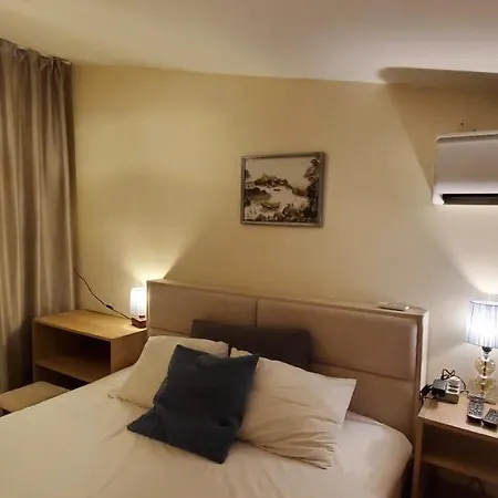2 Bedroom House In Downtown With Garden Next To The Beach,sea Garden 5 Min By Walk * Burgas