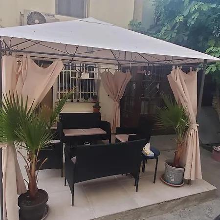 2 Bedroom House In Downtown With Garden Next To The Beach,sea Garden 5 Min By Walk Villa