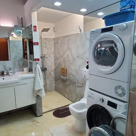 Villa 2 Bedroom House In Downtown With Garden Next To The Beach,sea Garden 5 Min By Walk Burgas