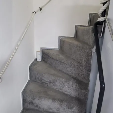 Deluxe Center House With Garden's Tent ,2 Bedrooms And Living Next To The And Sea Garden- 5 Min By Walk,with Equiped Kitchen