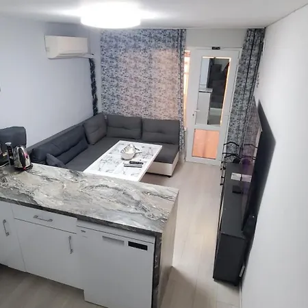 2 Bedroom House In Downtown With Garden Next To The Beach,sea Garden 5 Min By Walk * Burgas