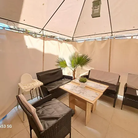 2 Bedroom House In Downtown With Garden Next To The Beach,sea Garden 5 Min By Walk Villa