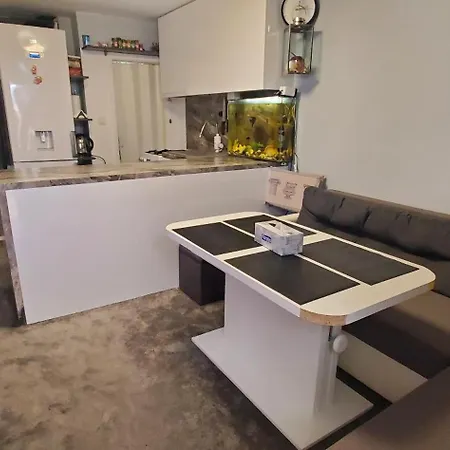 Villa Deluxe Center House With Garden's Tent ,2 Bedrooms And Living Next To The And Sea Garden- 5 Min By Walk,with Equiped Kitchen Burgas City