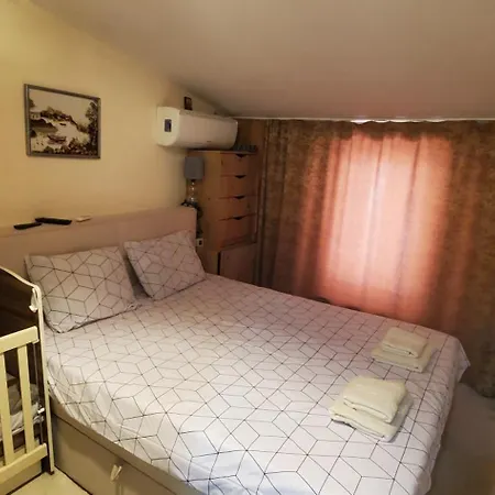 2 Bedroom House In Downtown With Garden Next To The Beach,sea Garden 5 Min By Walk * Burgas