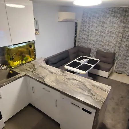 Villa Deluxe Center House With Garden's Tent ,2 Bedrooms And Living Next To The And Sea Garden- 5 Min By Walk,with Equiped Kitchen