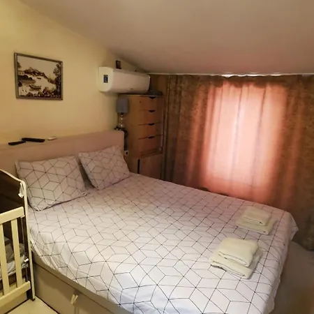 Deluxe Center Independent House -5 Min By Walk From #house With Garden's Tent ,2 Bedrooms And Living With Equiped Kitchen&comfort Included Burgas