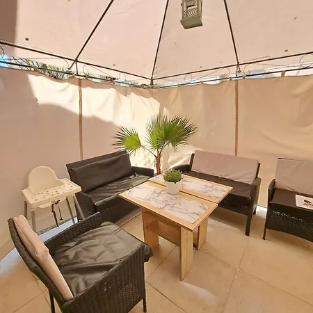 2 Bedroom House In Downtown With Garden Next To The Beach,sea Garden 5 Min By Walk Villa *