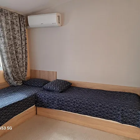 2 Bedroom House In Downtown With Garden Next To The Beach,sea Garden 5 Min By Walk Villa Burgas