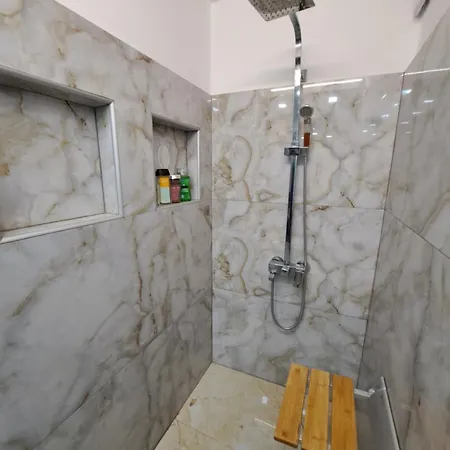 Deluxe Center House With Garden's Tent ,2 Bedrooms And Living Next To The And Sea Garden- 5 Min By Walk,with Equiped Kitchen Villa