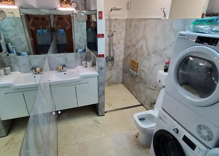 Deluxe Center House With Garden's Tent ,2 Bedrooms And Living Next To The And Sea Garden- 5 Min By Walk,with Equiped Kitchen *