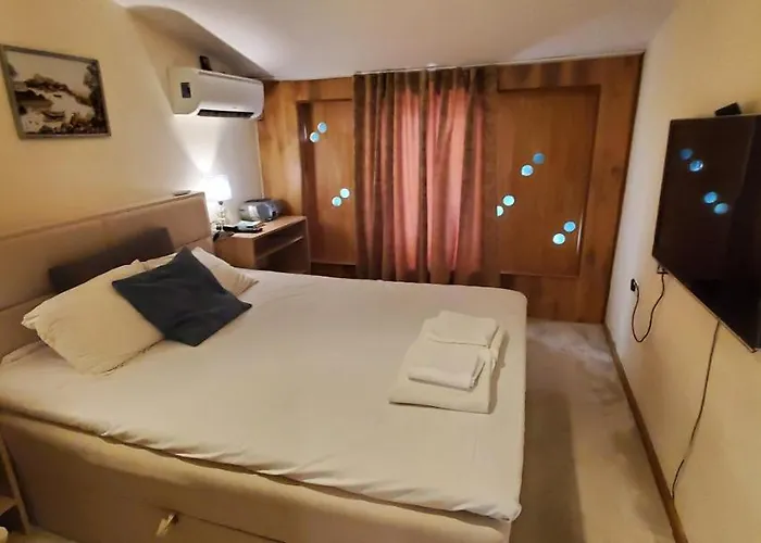 Deluxe Center House With Garden's Tent ,2 Bedrooms And Living Next To The And Sea Garden- 5 Min By Walk,with Equiped Kitchen *