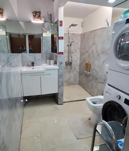 Deluxe Center House With Garden's Tent ,2 Bedrooms And Living Next To The And Sea Garden- 5 Min By Walk,with Equiped Kitchen Луксозна вила *