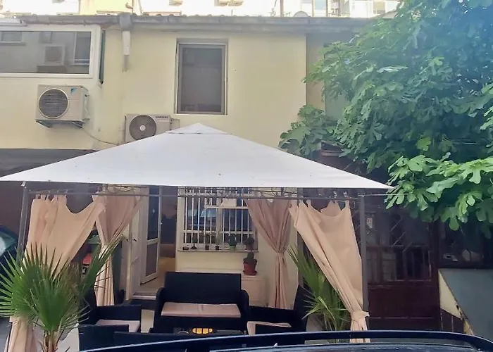 Deluxe Center House With Garden's Tent ,2 Bedrooms And Living Next To The And Sea Garden- 5 Min By Walk,with Equiped Kitchen