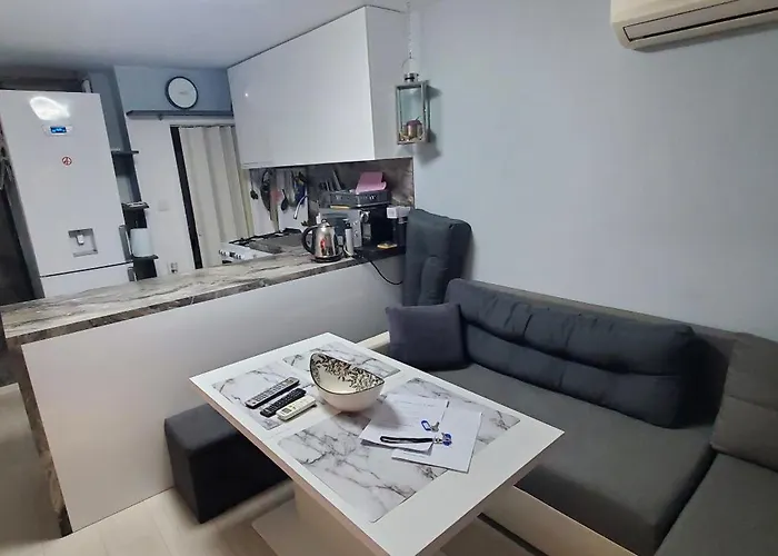 Луксозна вила Deluxe Center House With Garden's Tent ,2 Bedrooms And Living Next To The And Sea Garden- 5 Min By Walk,with Equiped Kitchen Бургас