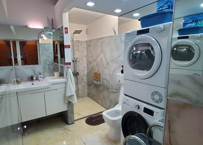 Луксозна вила Deluxe Center House With Garden's Tent ,2 Bedrooms And Living Next To The And Sea Garden- 5 Min By Walk,with Equiped Kitchen Бургас