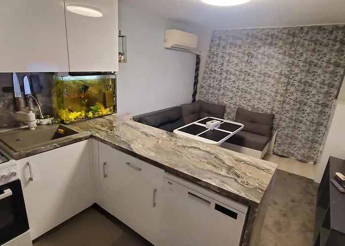 Луксозна вила Deluxe Center House With Garden's Tent ,2 Bedrooms And Living Next To The And Sea Garden- 5 Min By Walk,with Equiped Kitchen *