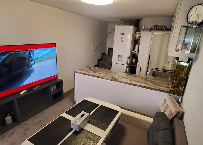 Deluxe Center House With Garden's Tent ,2 Bedrooms And Living Next To The And Sea Garden- 5 Min By Walk,with Equiped Kitchen