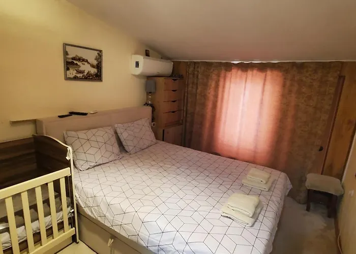 Deluxe Center House With Garden's Tent ,2 Bedrooms And Living Next To The And Sea Garden- 5 Min By Walk,with Equiped Kitchen * Бургас