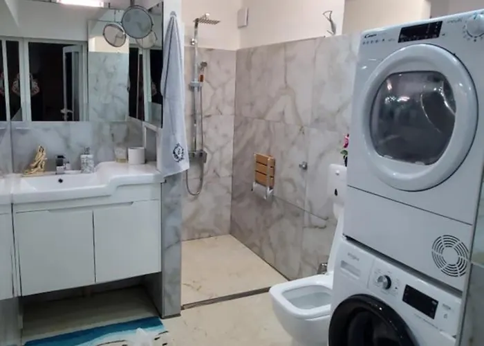 Deluxe Center House With Garden's Tent ,2 Bedrooms And Living Next To The And Sea Garden- 5 Min By Walk,with Equiped Kitchen