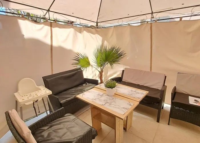 Deluxe Center House With Garden's Tent ,2 Bedrooms And Living Next To The And Sea Garden- 5 Min By Walk,with Equiped Kitchen Луксозна вила *