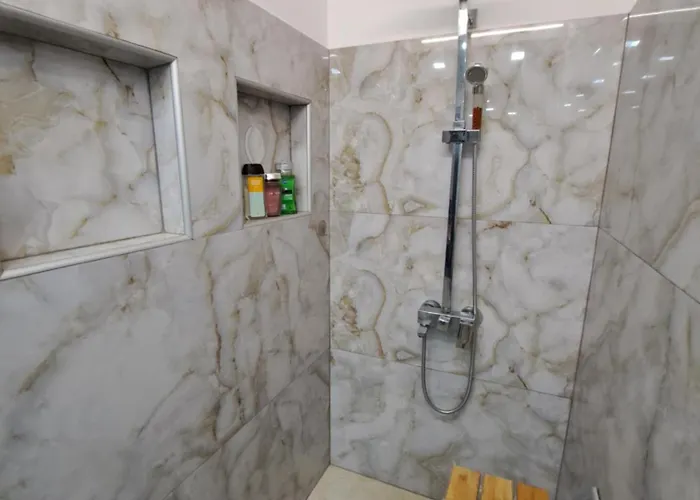 Deluxe Center House With Garden's Tent ,2 Bedrooms And Living Next To The And Sea Garden- 5 Min By Walk,with Equiped Kitchen Луксозна вила