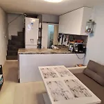 Deluxe Center Oasis & 5 Min By Walk From #house With Garden's Tent ,2 Bedrooms And Living With Equiped Kitchen&comfort Included *
