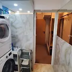 Deluxe Center Independent House -5 Min By Walk From #house With Garden's Tent ,2 Bedrooms And Living With Equiped Kitchen&comfort Included ヴィラ