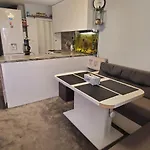 Вилла Deluxe Center Oasis & 5 Min By Walk From #house With Garden's Tent ,2 Bedrooms And Living With Equiped Kitchen&comfort Included Бургас