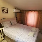 Deluxe Center Independent House -5 Min By Walk From #house With Garden's Tent ,2 Bedrooms And Living With Equiped Kitchen&comfort Included ブルガス