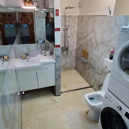 Deluxe Center Independent House -5 Min By Walk From #house With Garden's Tent ,2 Bedrooms And Living With Equiped Kitchen&comfort Included *
