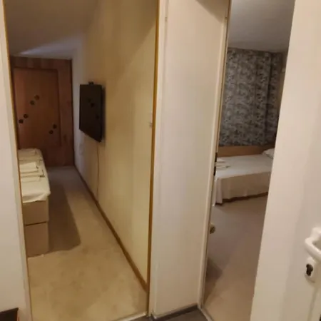 Deluxe Center Independent House -5 Min By Walk From #house With Garden's Tent ,2 Bedrooms And Living With Equiped Kitchen&comfort Included 빌라 *