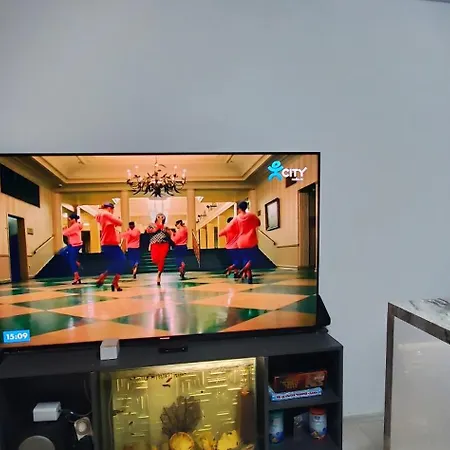 Deluxe Center House With Garden's Tent ,2 Bedrooms And Living Next To The And Sea Garden- 5 Min By Walk,with Equiped Kitchen * Burgasz