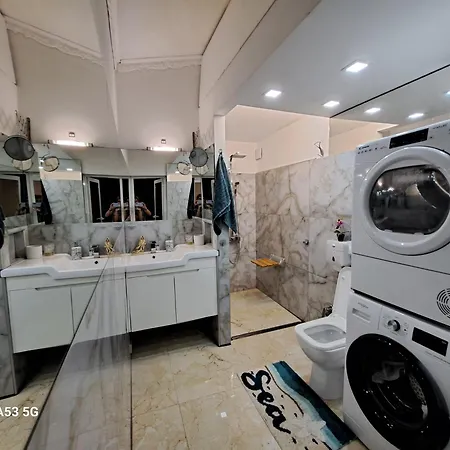 Villa Deluxe Center House With Garden's Tent ,2 Bedrooms And Living Next To The And Sea Garden- 5 Min By Walk,with Equiped Kitchen *