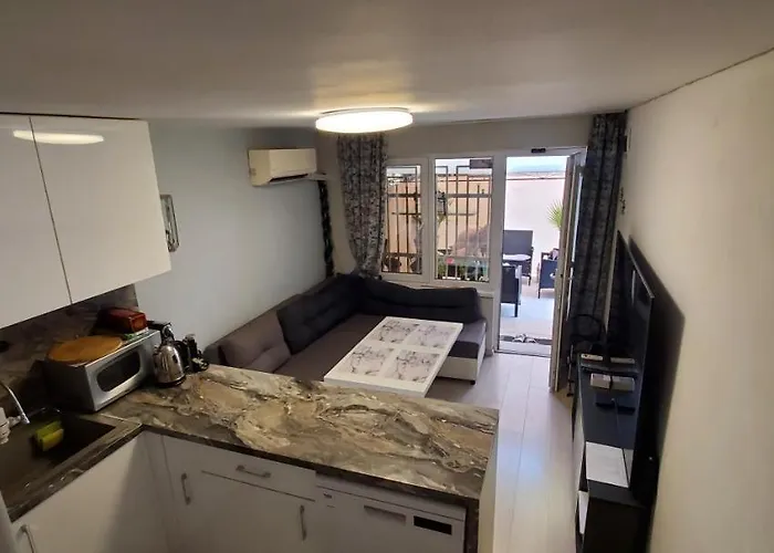 Deluxe Center House With Garden's Tent ,2 Bedrooms And Living Next To The And Sea Garden- 5 Min By Walk,with Equiped Kitchen Villa *