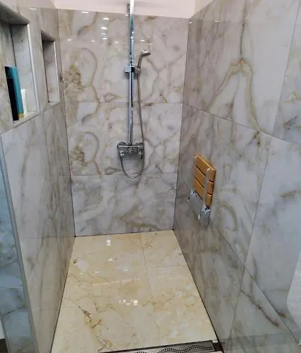 Villa Deluxe Center House With Garden's Tent ,2 Bedrooms And Living Next To The And Sea Garden- 5 Min By Walk,with Equiped Kitchen Burgas