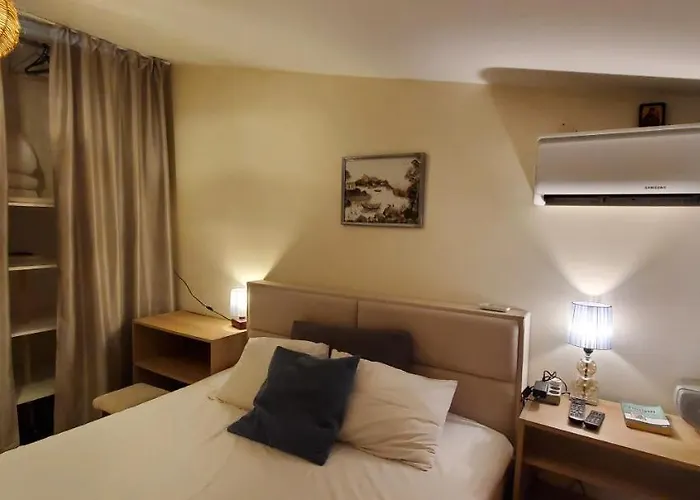 Deluxe Center House With Garden's Tent ,2 Bedrooms And Living Next To The And Sea Garden- 5 Min By Walk,with Equiped Kitchen * Burgas