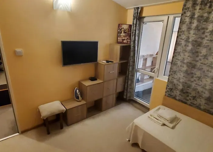 Villa Deluxe Center House With Garden's Tent ,2 Bedrooms And Living Next To The And Sea Garden- 5 Min By Walk,with Equiped Kitchen Burgas