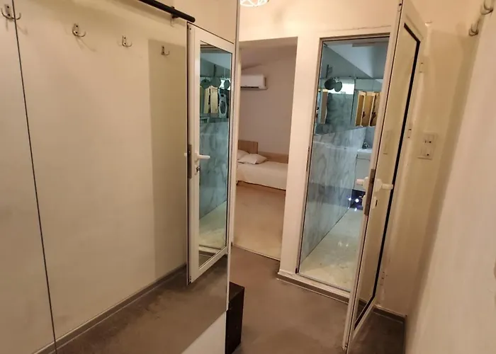 Villa Deluxe Center House With Garden's Tent ,2 Bedrooms And Living Next To The And Sea Garden- 5 Min By Walk,with Equiped Kitchen Burgas