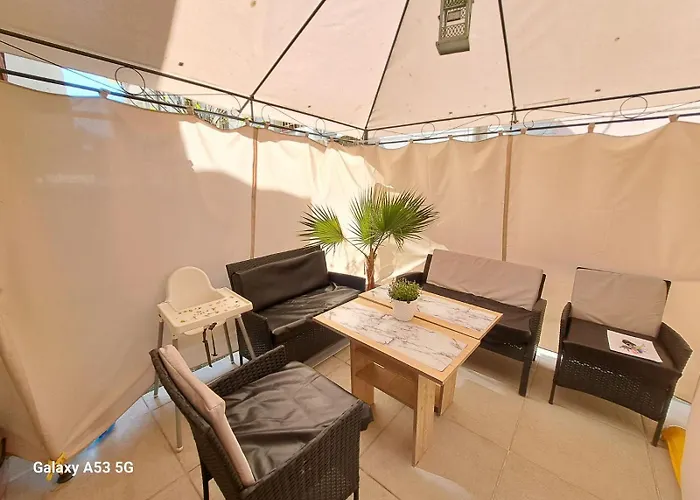 Deluxe Center House With Garden's Tent ,2 Bedrooms And Living Next To The And Sea Garden- 5 Min By Walk,with Equiped Kitchen Villa