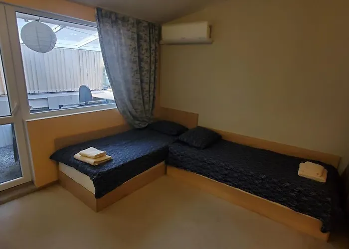 Deluxe Center House With Garden's Tent ,2 Bedrooms And Living Next To The And Sea Garden- 5 Min By Walk,with Equiped Kitchen *