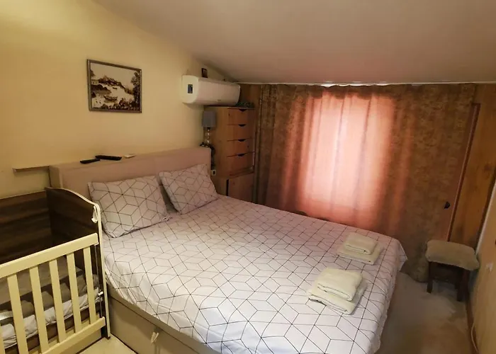 Deluxe Center House With Garden's Tent ,2 Bedrooms And Living Next To The And Sea Garden- 5 Min By Walk,with Equiped Kitchen Burgas