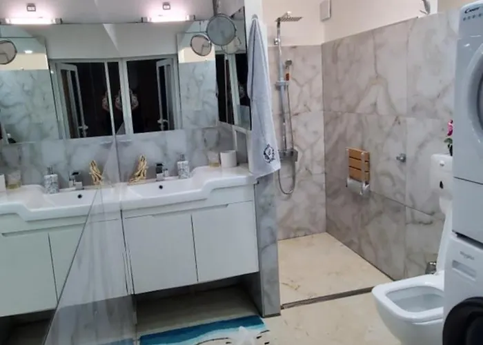 Deluxe Center House With Garden's Tent ,2 Bedrooms And Living Next To The And Sea Garden- 5 Min By Walk,with Equiped Kitchen Villa *