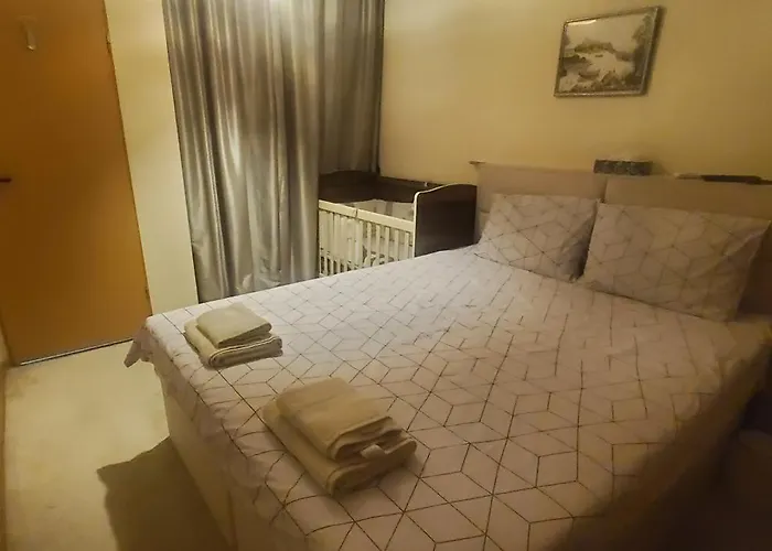 Deluxe Center House With Garden's Tent ,2 Bedrooms And Living Next To The And Sea Garden- 5 Min By Walk,with Equiped Kitchen * Burgas