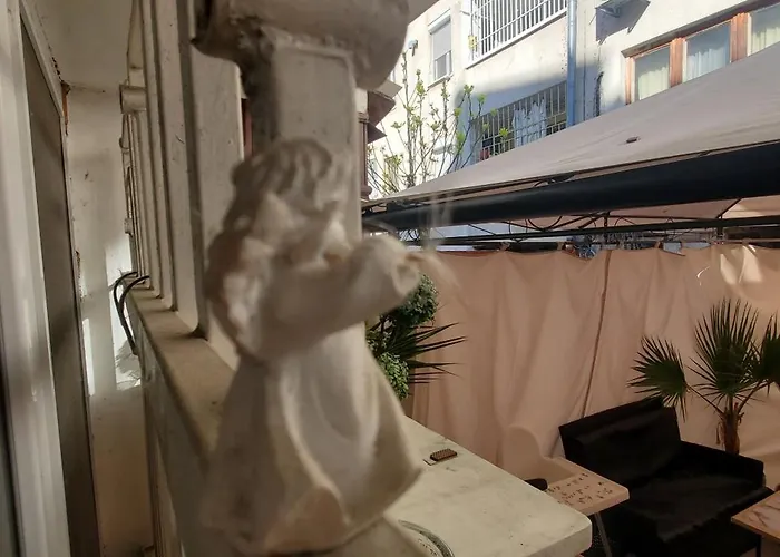 Deluxe Center House With Garden's Tent ,2 Bedrooms And Living Next To The And Sea Garden- 5 Min By Walk,with Equiped Kitchen *