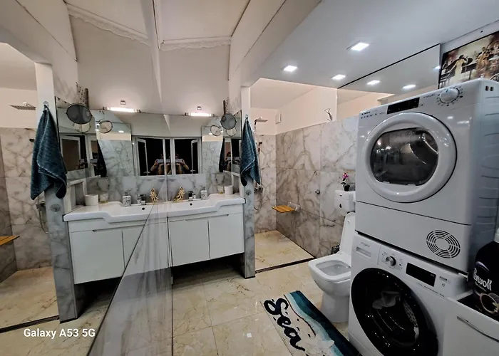 Villa Deluxe Center House With Garden's Tent ,2 Bedrooms And Living Next To The And Sea Garden- 5 Min By Walk,with Equiped Kitchen *