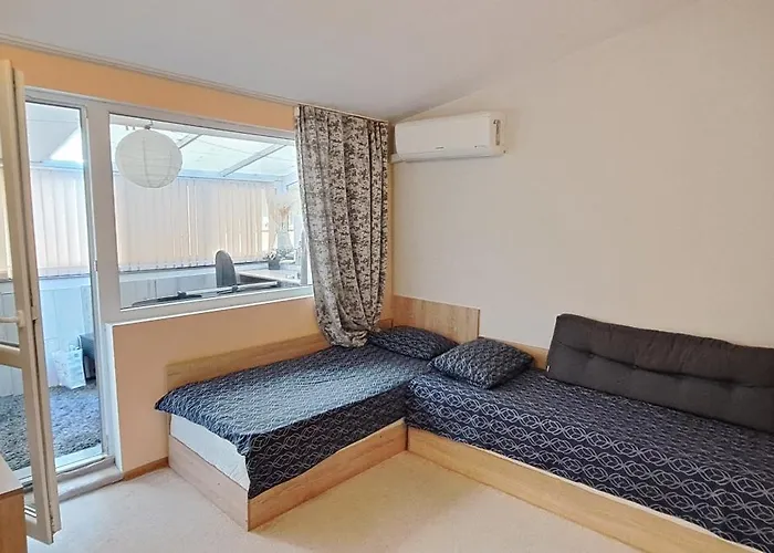 Deluxe Center House With Garden's Tent ,2 Bedrooms And Living Next To The And Sea Garden- 5 Min By Walk,with Equiped Kitchen * Burgas